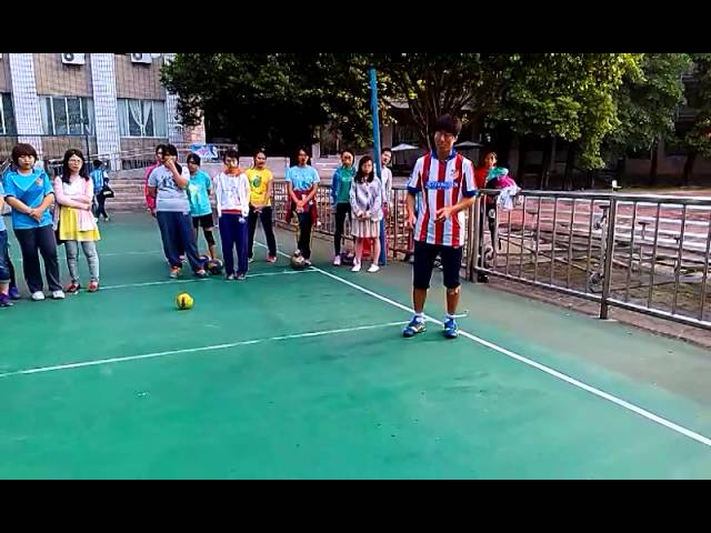 足球平地停球 how to control a soccer ball on the ground